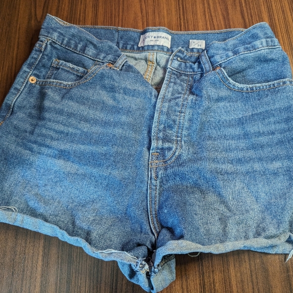 Size 6 lucky brand denim shorts - Picture 3 of 3